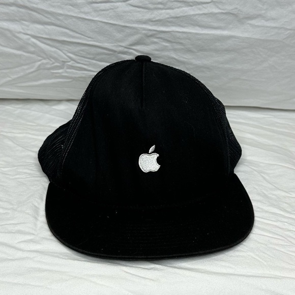 Apple Black Cap - Picture 1 of 2